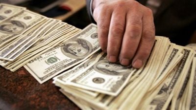 متعاملون يكشفون لـ