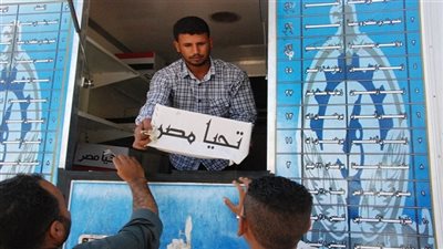 بالصور.. القوات المسلحة توزع 3 آلاف كرتونة مدعمة على قرى قنا