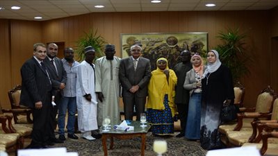 نائب رئيس جامعة المنصورة يستقبل وفد السفارة النيجيري