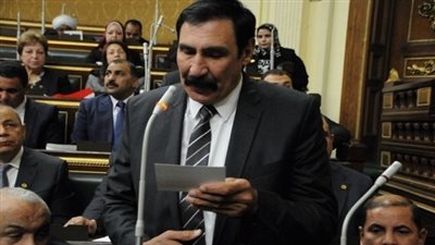 حسن العمدة يطالب بتطوير وحدة صحية في المنيا 