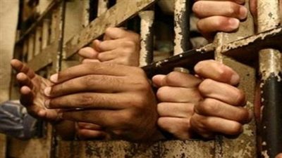 حبس ضابط وأميني شرطة بقسم امبابة لاتهامهم بالتسبب في هروب سجينة