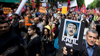 آلاف الأكراد يتظاهرون في كولونيا الألمانية ضد سياسة أردوغان