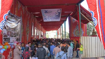 رئيس جامعة عين شمس يفتتح معرض للمستلزمات النوبية