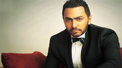 تامر حسني يعود الى القاهرة قادمًا من أمريكا