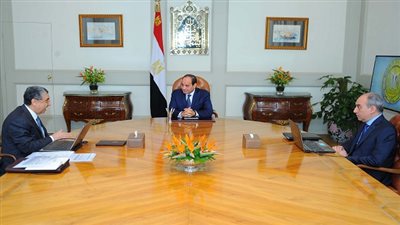 السيسي يجتمع بالسيد وزير الكهرباء والطاقة المتجددة