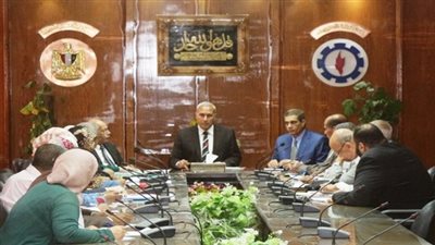 محافظ السويس يوافق على صرف مساعدات لـ3 حالات