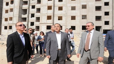 بالصور.. وزير الإسكان ومحافظ القاهرة يتفقدان الأعمال بمشروع 