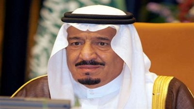 خادم الحرمين يستقبل المعزين في وفاة الأمير تركي بن عبدالعزيز