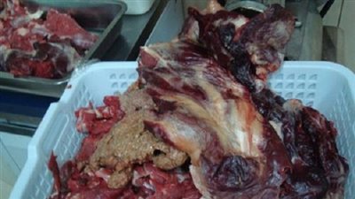 إعدام لحوم فاسدة داخل مجمع استهلاكي بحلوان