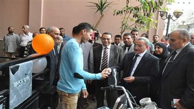 محافظ القليوبية يشهد احتفالية صناع الحياة لتوزيع 20 تروسيكل 