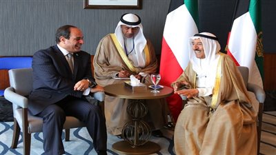 السيسي يلتقي بأمير دولة الكويت على هامش القمة العربية الافريقية