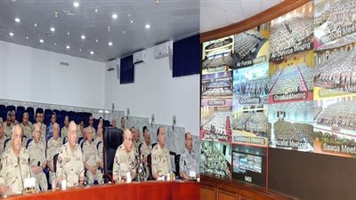 وزير الدفاع يلتقى برجال القوات المسلحة عبر الفيديو كونفرانس