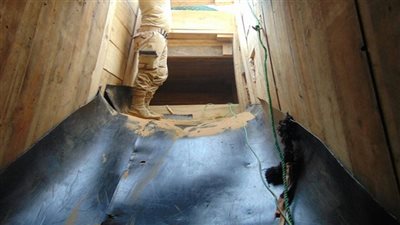 بالصور.. قوات حرس الحدود تدمر 7 فتحات لنفق بشمال سيناء