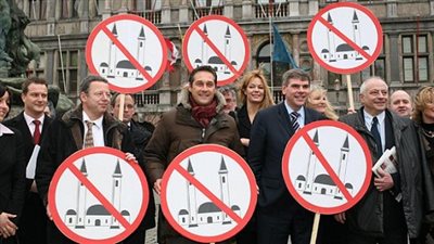 الهجمات تتزايد ضد المساجد فى اسبانيا.. مرصد الأزهر: المواطنون يتأثرون بحملات الكراهية التى تشنها وسائل الإعلام على الإسلام.. وحكومة الباسك تتخذ تدابيرها لمنع العنف