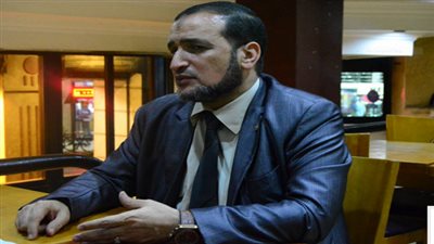 مدحت نجيب: يطالب بتخفيض أعداد مستشاري الحكومة.