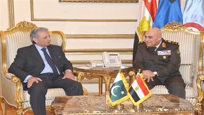 الفريق اول صدقي صبحي يلتقي وزير الانتاج الحربي الباكستاني
