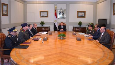السيسي يعقد اجتماعاً أمنياً لمتابعة الموقف الأمني في ضوء الحادث الإرهابي الغاشم الذي استهدف الكنيسة البطرسية بالعباسية
