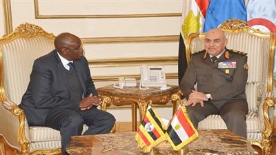 الفريق اول صدقي صبحي يلتقي وزير الدولة لشئون المحاربين القدامي الاوغندي