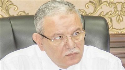 المنيا تبحث استبدال سيارات الربع نقل بميكروباصات للعمل في القرى