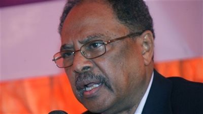 وزير البيئة السوداني يصل مطار القاهرة