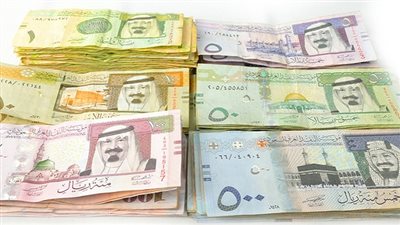 سعر الريال السعودي يتخطى 490 قرشا في 5 بنوك