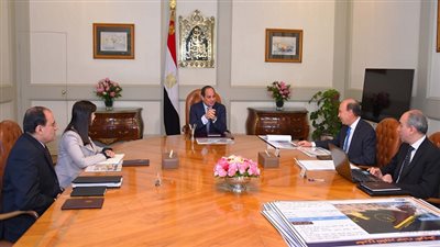السيسي يجتمع مع وزيرة الاستثمار ورئيس هيئة قناة السويس