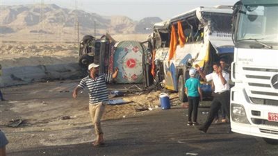 إصابة 8 في حادث تصادم اتوبيسين بطريق العين السخنة