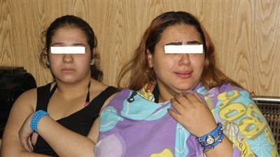 القبض على ساقطتين لممارستهما المتعة الحرام بالتجمع الخامس