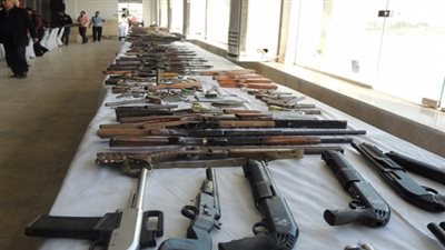 الأمن العام يضبط شخص وسيدة بحوزتهما 199 بندقية خرطوش