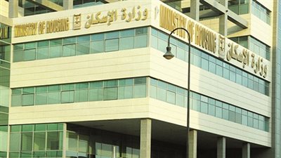 مديرة الإسكان بحي الخليفة تتهم ضابط شرطة بالتعدي عليها