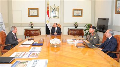 السيسي يجتمع مع وزير الشباب والرياضة واللواء رئيس الهيئة الهندسية للقوات المسلحة