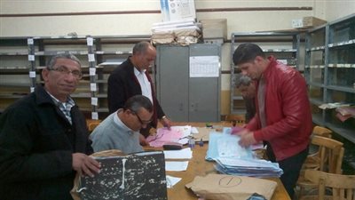 مدير التعليم العام بالقليوبية يتفقد كنترول الاعدادية المهنية 