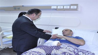 وزير الداخلية يزور مصابى العمليات بمستشفى الشرطة