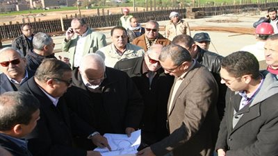 وزير النقل يتابع أعمال تنفيذ المشروع القومي للطرق ويتفقد الطريق الدائري الاقليمي