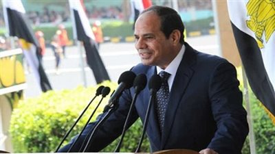 السيسي يلفت نظر كامل الوزير حول تباين خطوط لوحات الشرف