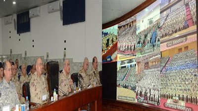 وزير الدفاع يلتقى مقاتلى القوات المسلحة بالجيوش الميدانية والمناطق