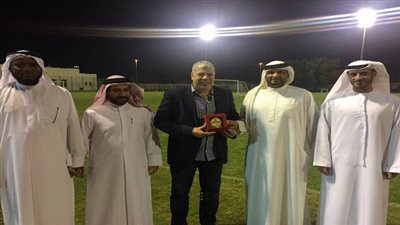 بالصور : الشعب الاماراتى يكرم شوبير وتختاره الافضل 