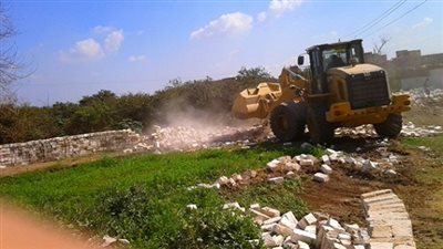 إزالة 10 حالات تعد على الأرض الزراعية بطوخ