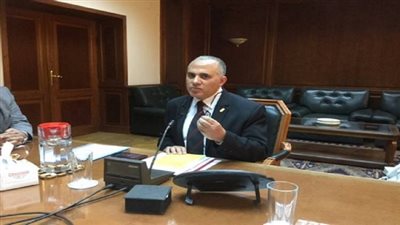وزير الري يبحث موقف طلبات أعضاء مجلس النواب