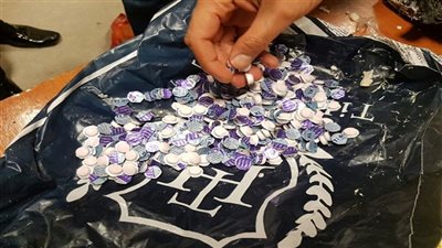 إحباط تهريب ٩٤٠ قرصا مخدرا داخل برطمان سمن بمطار القاهرة