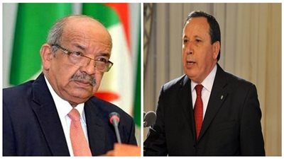 وزيرا خارجية تونس والجزائر يغادران بعد حضورهما اجتماع 