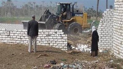 إزالة 35 حالة تعد على الأرض الزراعية بأبوقرقاص في المنيا