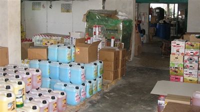 ضبط 113 طن مشروب صناعي مجهول المصدر في الجيزة