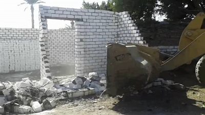 إزالة تعدٍ على أرض زراعية بدمياط