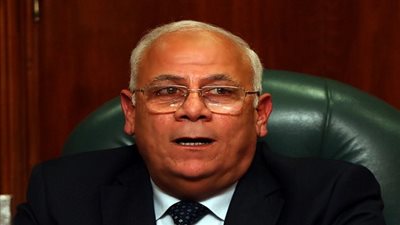 محافظ بورسعيد يعلن تحمله علاج طفلتي 