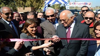 رئيس مجلس النواب ووزيرة التعاون الدولى يزوران عدد من المشروعات التنموية بأسوان فى اطار متابعة تكليفات السيد رئيس الجمهورية فى مؤتمر الشباب