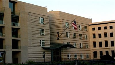 سفارة أمريكا في برلين توقف منح تأشيرات الدخول لـ7 دول