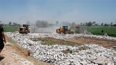 إزالة 11 تعديا على الأراضي الزراعية بدمياط