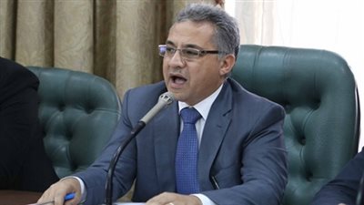 غدًا.. البرلمان يستدعي محافظ القاهرة لحل أزمة إعلانات الطرق