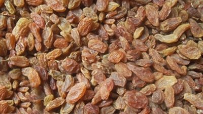 إعدام 10 أطنان زبيب فاسد في الغربية